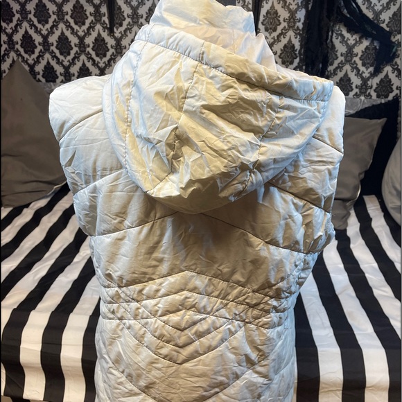 Fossa Apparel Compressible, Removable Hood Vest - Picture 8 of 10